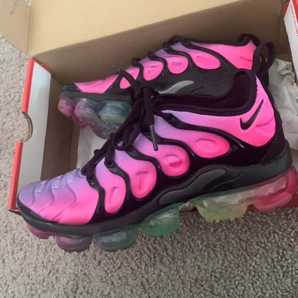 youth vapormax plus